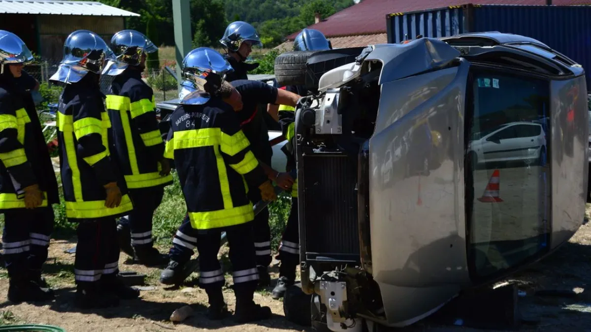 Bursa'da Alkollü Kadın Sürücü Park Halindeki Araca Çarptı